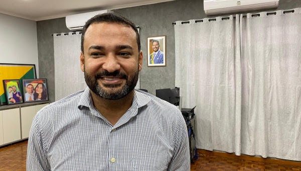 Secretário Aberson Carvalho afirma que concurso da Educação não será cancelado: “Foi transparente e legal”